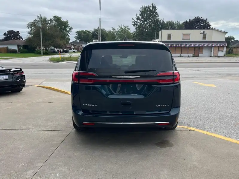 2023 Chrysler Pacifica, modrá, 86 214 km, dovoz Kanada — foto 6 z 12