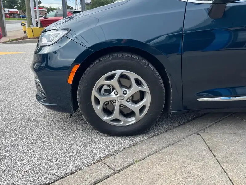 2023 Chrysler Pacifica, modrá, 86 214 km, dovoz Kanada — foto 9 z 12