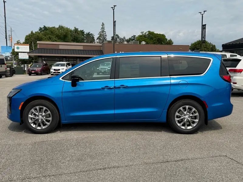 2027 Chrysler Pacifica Select, modrá, 15 km, dovoz Kanada — foto 4 z 12
