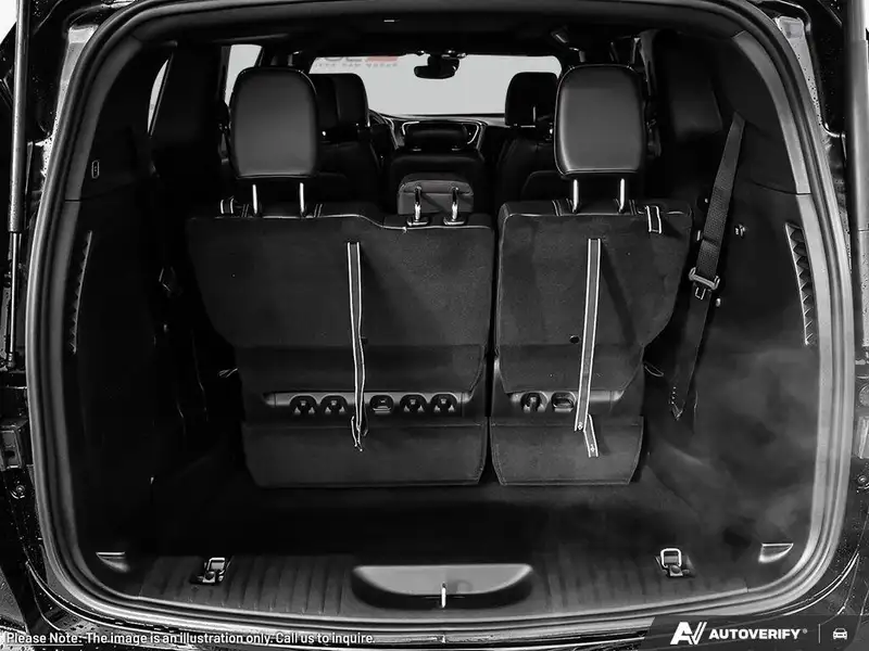 2026 Chrysler Pacifica Select, černá, 530 km, dovoz Kanada — foto 7 z 12