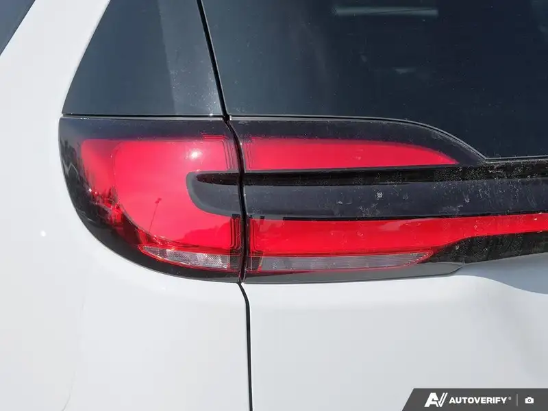 2026 Chrysler Pacifica Select, bílá, 0 km, dovoz Kanada — foto 12 z 12