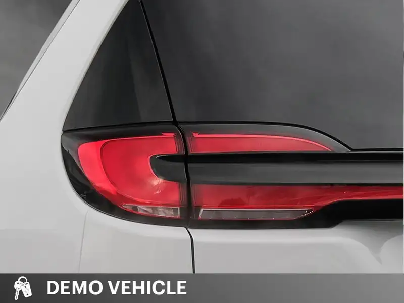 2026 Chrysler Pacifica Select, bílá, 1 012 km, dovoz Kanada — foto 10 z 10