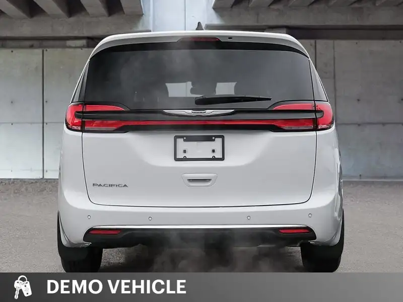 2026 Chrysler Pacifica Select, bílá, 1 012 km, dovoz Kanada — foto 6 z 10
