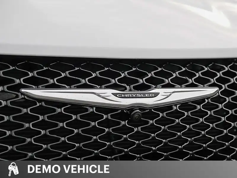 2026 Chrysler Pacifica Select, bílá, 1 012 km, dovoz Kanada — foto 9 z 10