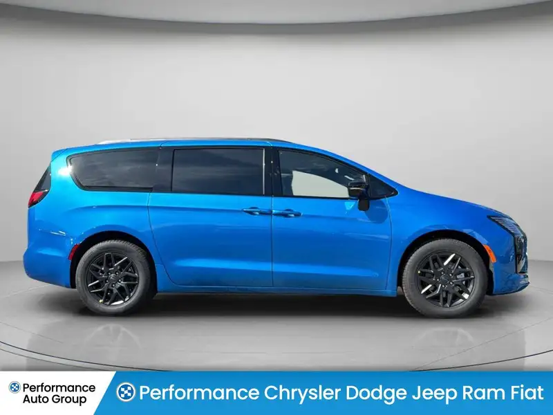 2027 Chrysler Pacifica Select, modrá, dovoz Kanada — foto 4 z 12