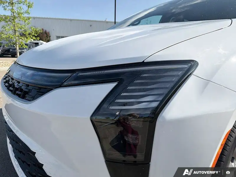 2027 Chrysler Pacifica Select, bílá, 17 km, dovoz Kanada — foto 10 z 12