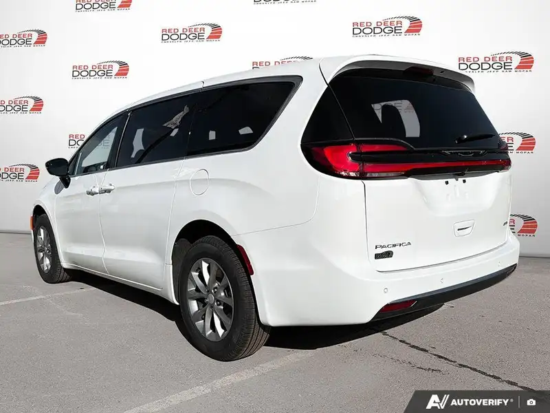 2027 Chrysler Pacifica Select, bílá, 17 km, dovoz Kanada — foto 3 z 12