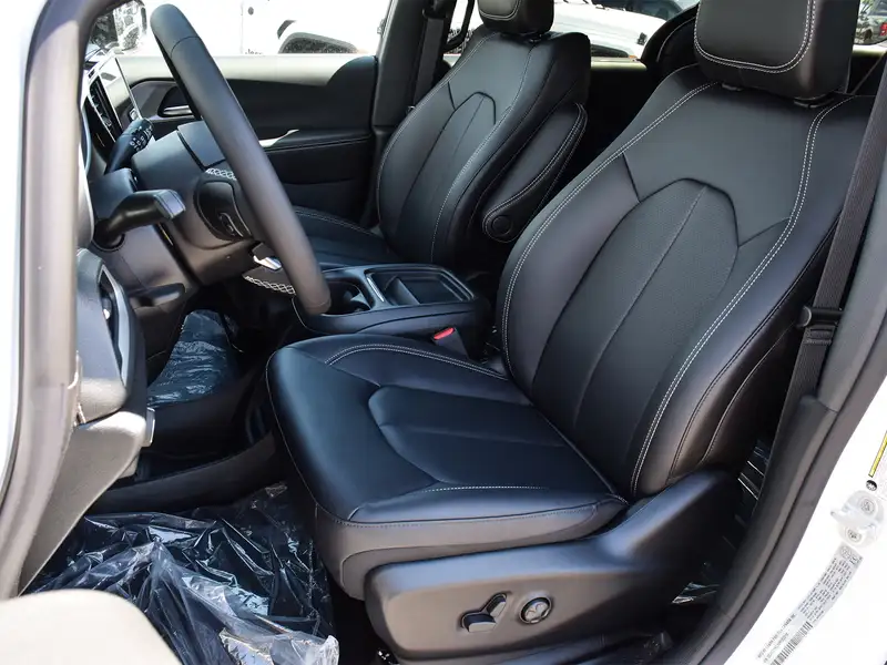 2027 Chrysler Pacifica Select, bílá, 28 km, dovoz Kanada — foto 6 z 12