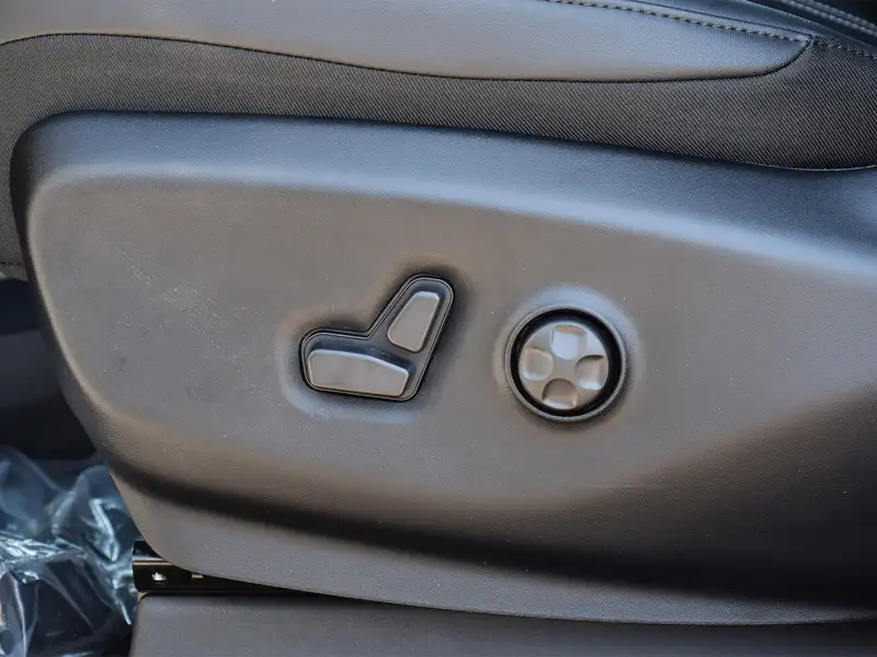 2027 Chrysler Pacifica Select, bílá, 28 km, dovoz Kanada — foto 7 z 12