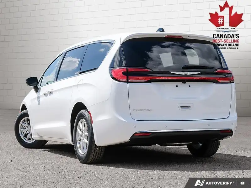 2026 Chrysler Pacifica Select, bílá, 0 km, dovoz Kanada — foto 4 z 12