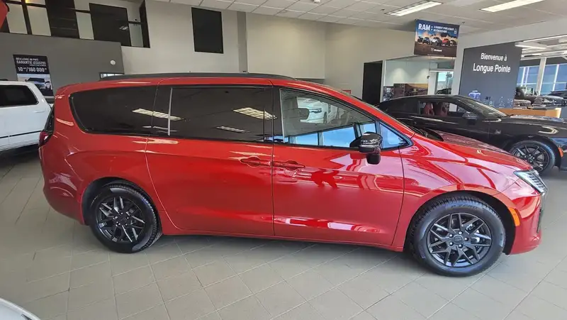 2027 Chrysler Pacifica Select, červená, 0 km, dovoz Kanada — foto 1