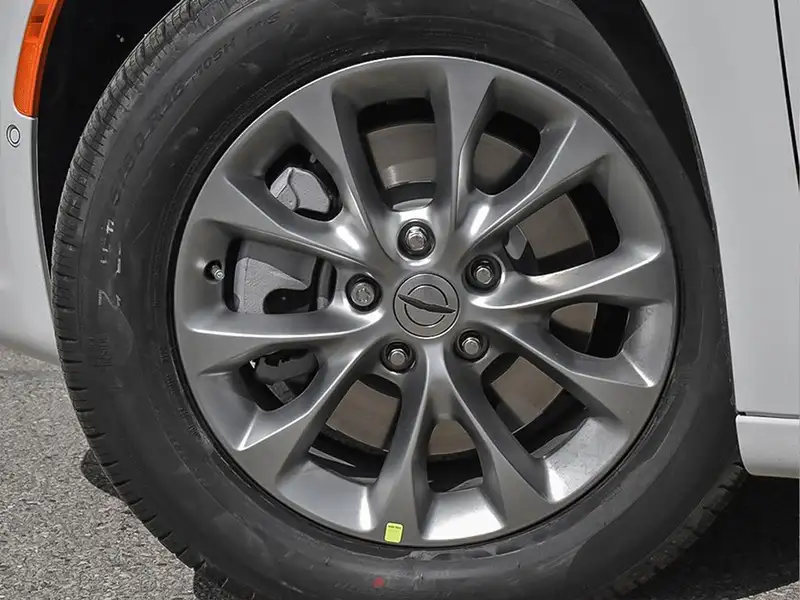 2026 Chrysler Pacifica, bílá, 93 km, dovoz Kanada — foto 8 z 12