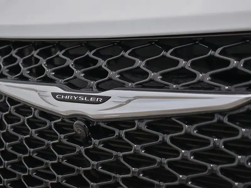 2026 Chrysler Pacifica, bílá, 93 km, dovoz Kanada — foto 9 z 12