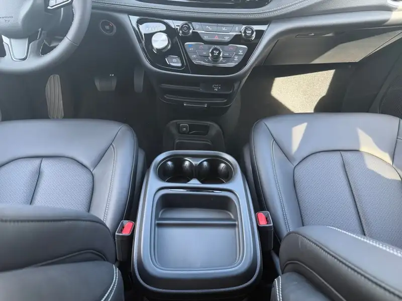 2027 Chrysler Pacifica Select, bílá, 12 km, dovoz Kanada — foto 12 z 12