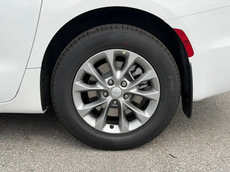 2027 Chrysler Pacifica Select, bílá, 10 km, dovoz Kanada — foto 5 z 12