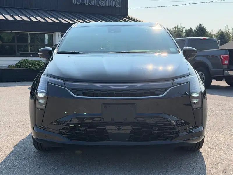 2027 Chrysler Pacifica Select, černá, 18 km, dovoz Kanada — foto 11 z 12
