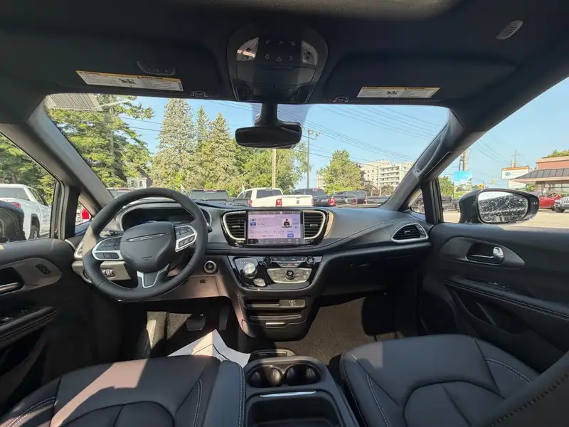 2027 Chrysler Pacifica Select, černá, 18 km, dovoz Kanada — foto 12 z 12