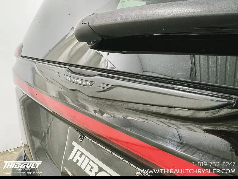 2022 Chrysler Pacifica Touring, černá, 141 027 km, dovoz Kanada — foto 6 z 12