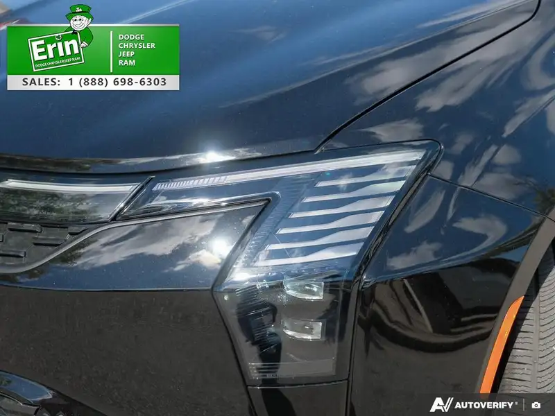 2027 Chrysler Pacifica, černá, dovoz Kanada — foto 10 z 12