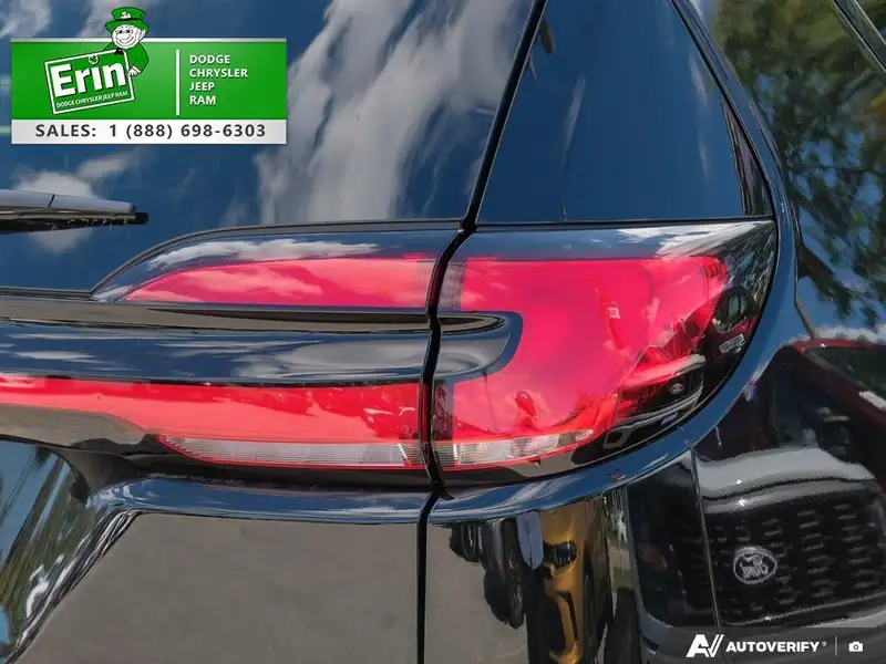 2027 Chrysler Pacifica, černá, dovoz Kanada — foto 12 z 12