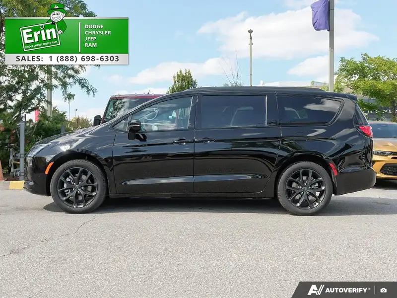 2027 Chrysler Pacifica, černá, dovoz Kanada — foto 3 z 12