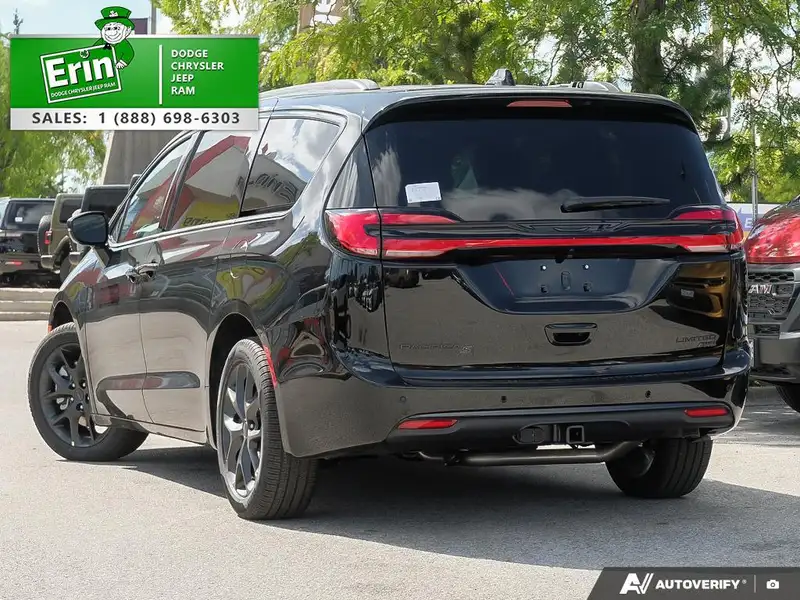 2027 Chrysler Pacifica, černá, dovoz Kanada — foto 4 z 12