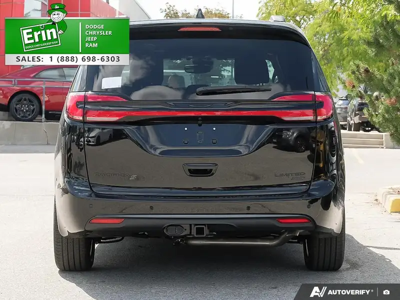 2027 Chrysler Pacifica, černá, dovoz Kanada — foto 5 z 12