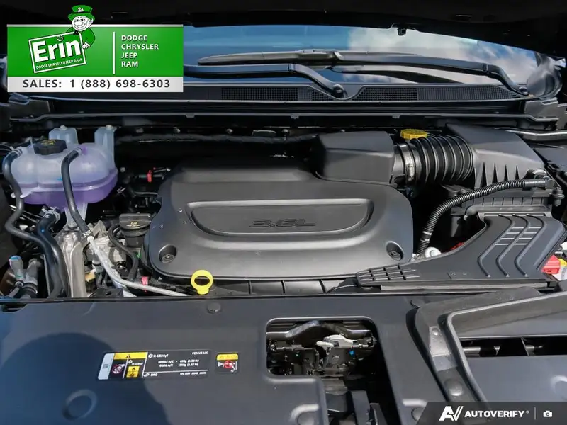 2027 Chrysler Pacifica, černá, dovoz Kanada — foto 8 z 12