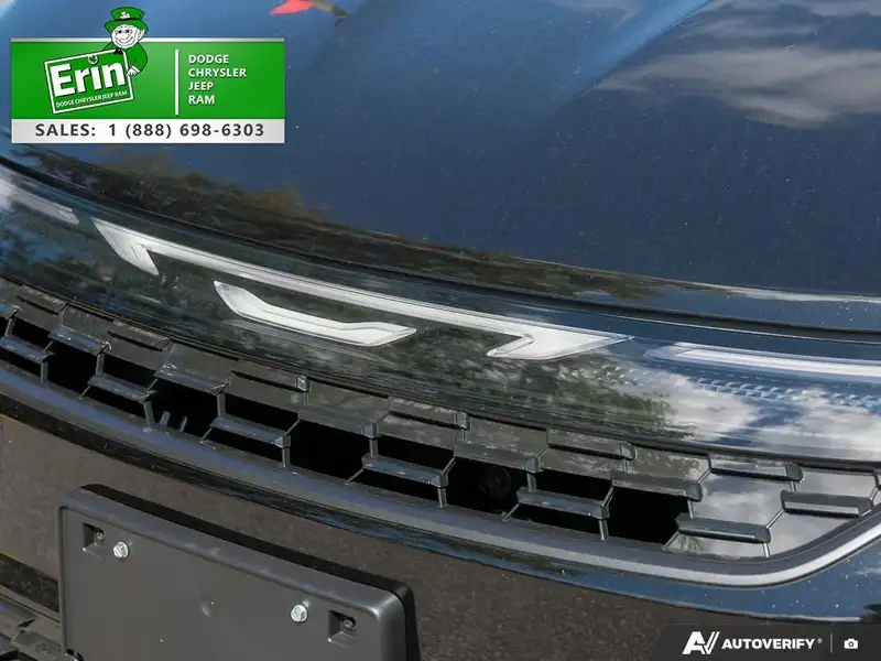 2027 Chrysler Pacifica, černá, dovoz Kanada — foto 9 z 12