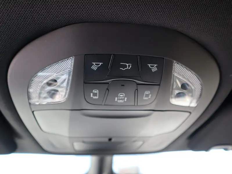 2027 Chrysler Pacifica Select, černá, dovoz Kanada — foto 11 z 12