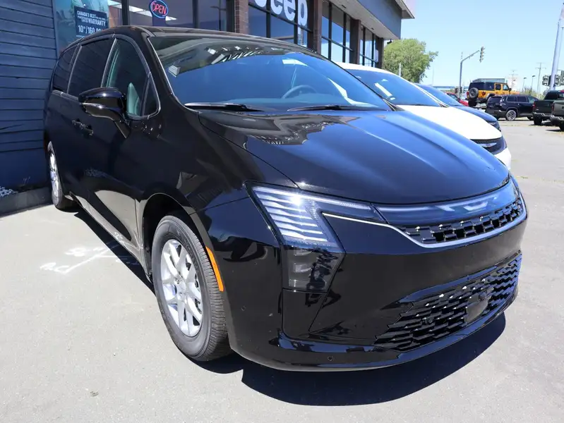 2027 Chrysler Pacifica Select, černá, dovoz Kanada — foto 3 z 12