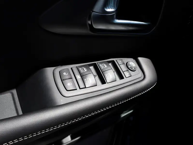 2027 Chrysler Pacifica Select, černá, dovoz Kanada — foto 5 z 12