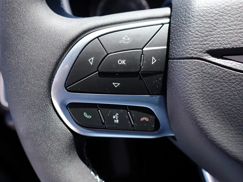 2027 Chrysler Pacifica Select, černá, dovoz Kanada — foto 7 z 12
