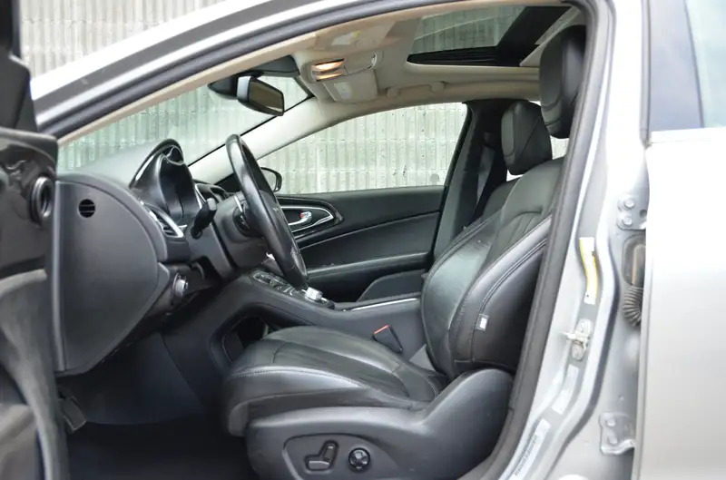 2016 Chrysler 200, 130 285 km, dovoz Kanada — foto 11 z 12