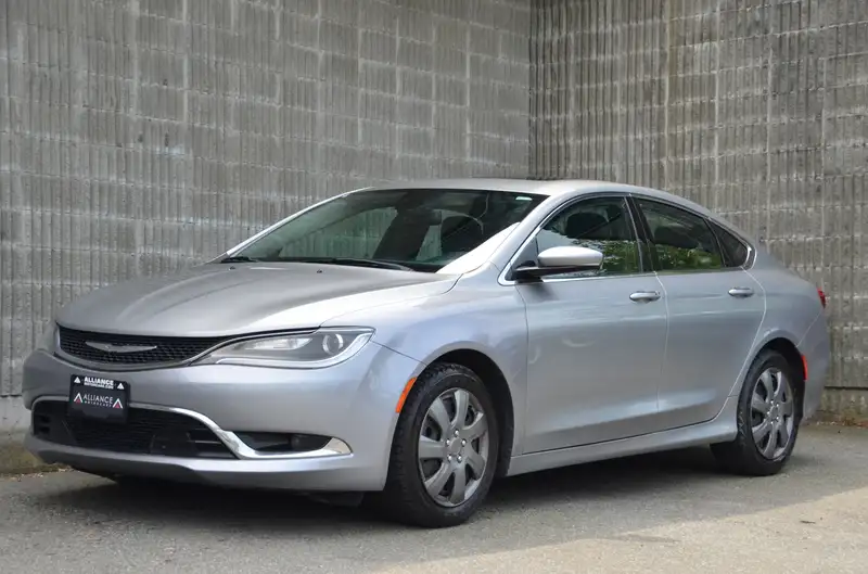 2016 Chrysler 200, 130 285 km, dovoz Kanada — foto 2 z 12