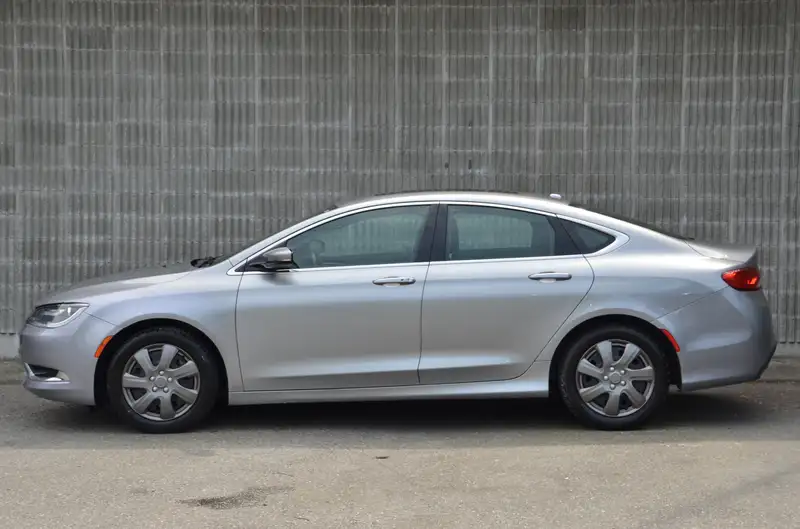 2016 Chrysler 200, 130 285 km, dovoz Kanada — foto 3 z 12