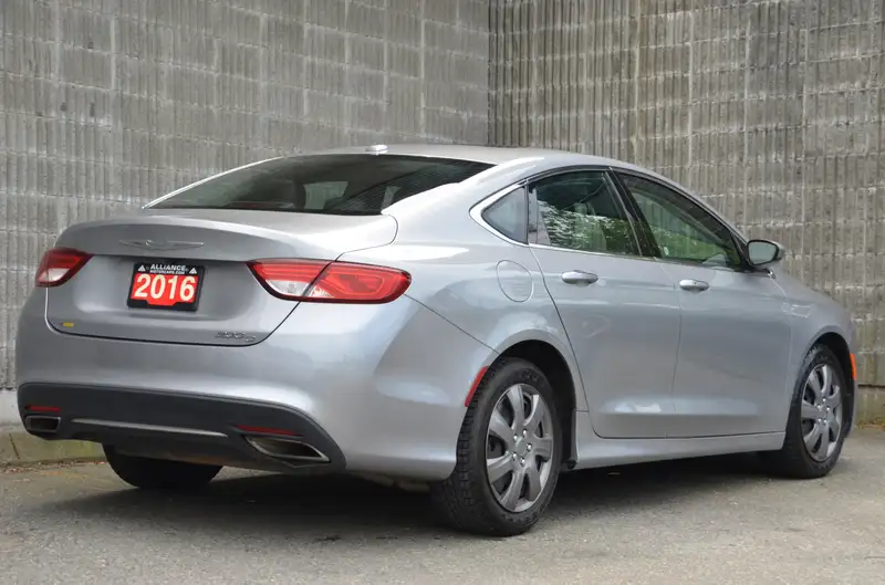 2016 Chrysler 200, 130 285 km, dovoz Kanada — foto 5 z 12