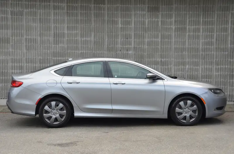 2016 Chrysler 200, 130 285 km, dovoz Kanada — foto 6 z 12