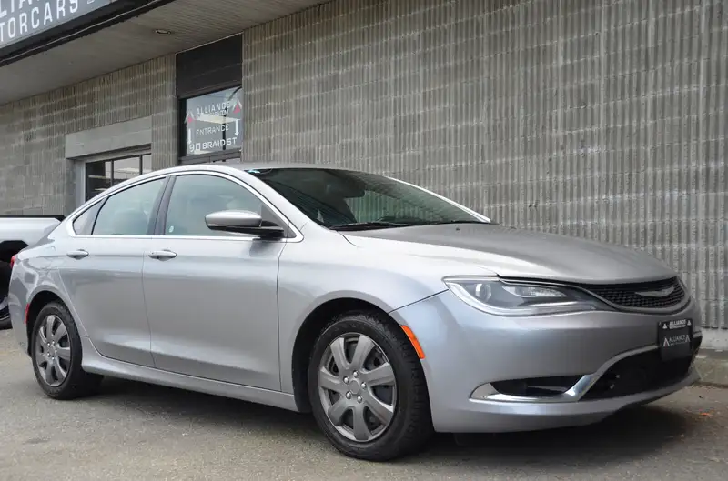 2016 Chrysler 200, 130 285 km, dovoz Kanada — foto 7 z 12