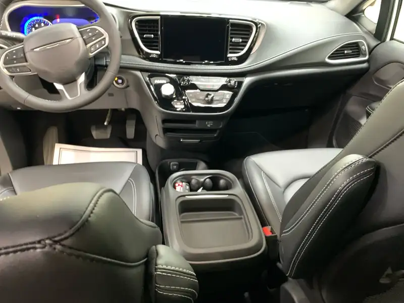 2027 Chrysler Pacifica Select, bílá, 26 km, dovoz Kanada — foto 12 z 12