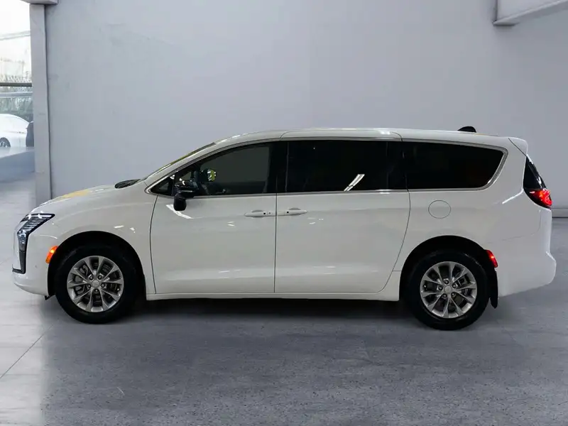 2027 Chrysler Pacifica Select, bílá, 26 km, dovoz Kanada — foto 2 z 12