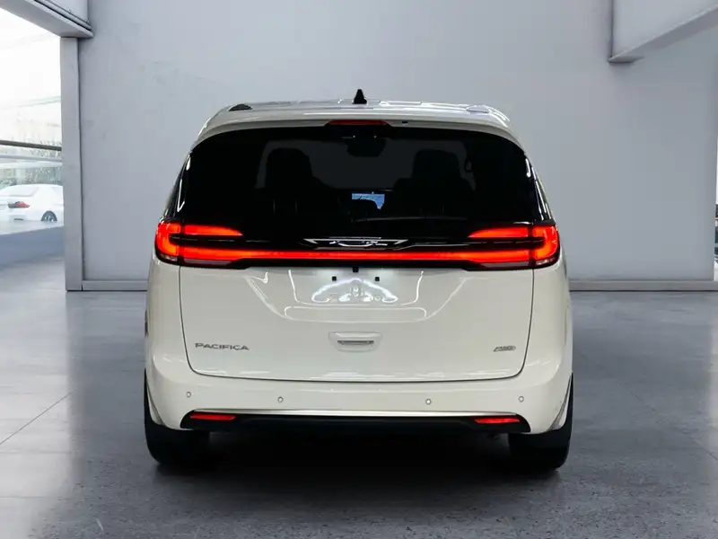 2027 Chrysler Pacifica Select, bílá, 26 km, dovoz Kanada — foto 4 z 12