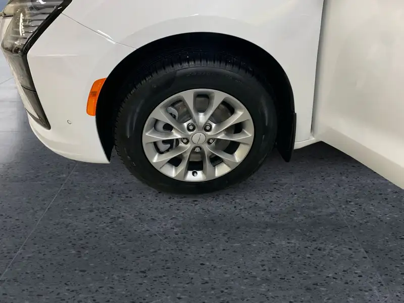 2027 Chrysler Pacifica Select, bílá, 26 km, dovoz Kanada — foto 9 z 12