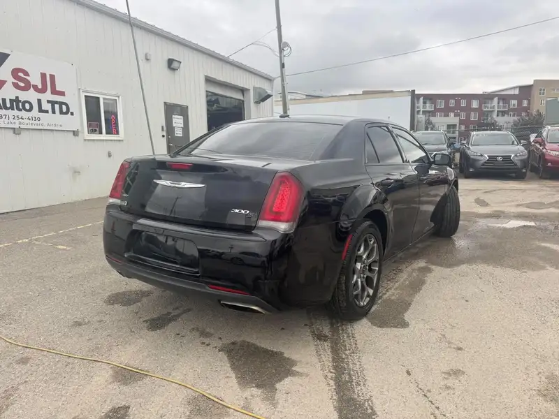 2016 Chrysler 300 300S, černá, 179 354 km, dovoz Kanada — foto 3 z 12