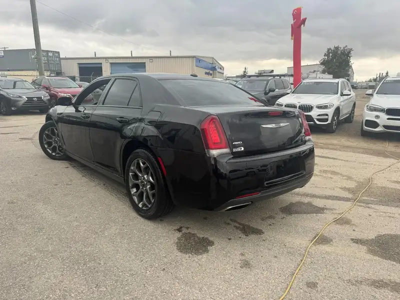 2016 Chrysler 300 300S, černá, 179 354 km, dovoz Kanada — foto 5 z 12