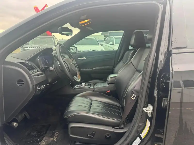 2016 Chrysler 300 300S, černá, 179 354 km, dovoz Kanada — foto 7 z 12