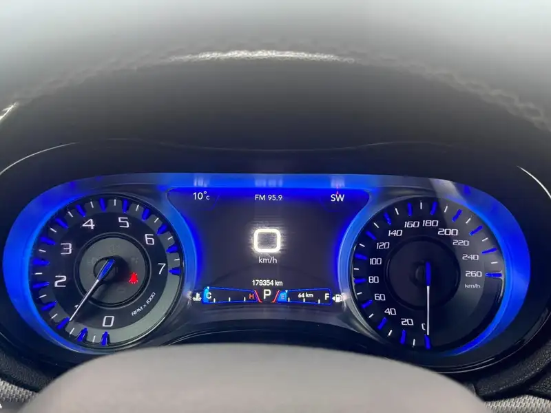 2016 Chrysler 300 300S, černá, 179 354 km, dovoz Kanada — foto 9 z 12