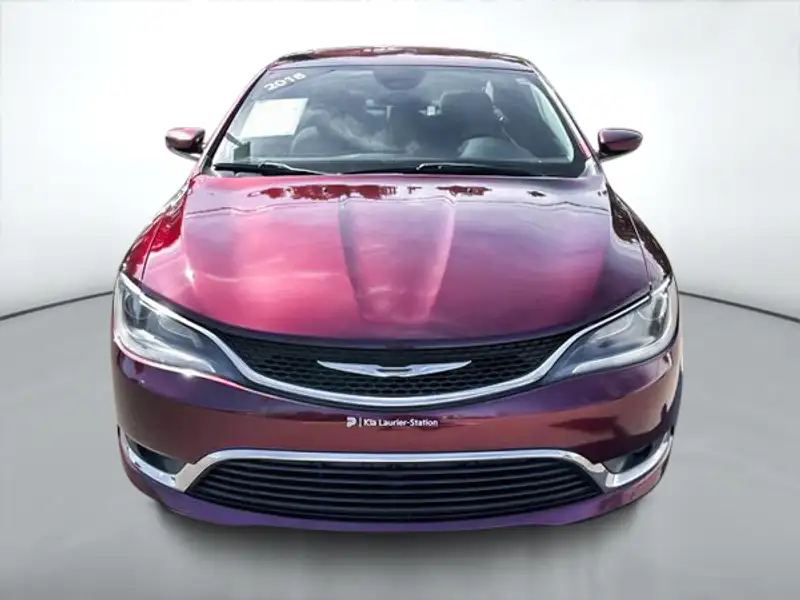 2016 Chrysler 200 LIMITED, červená, 94 399 km, dovoz Kanada — foto 2 z 12