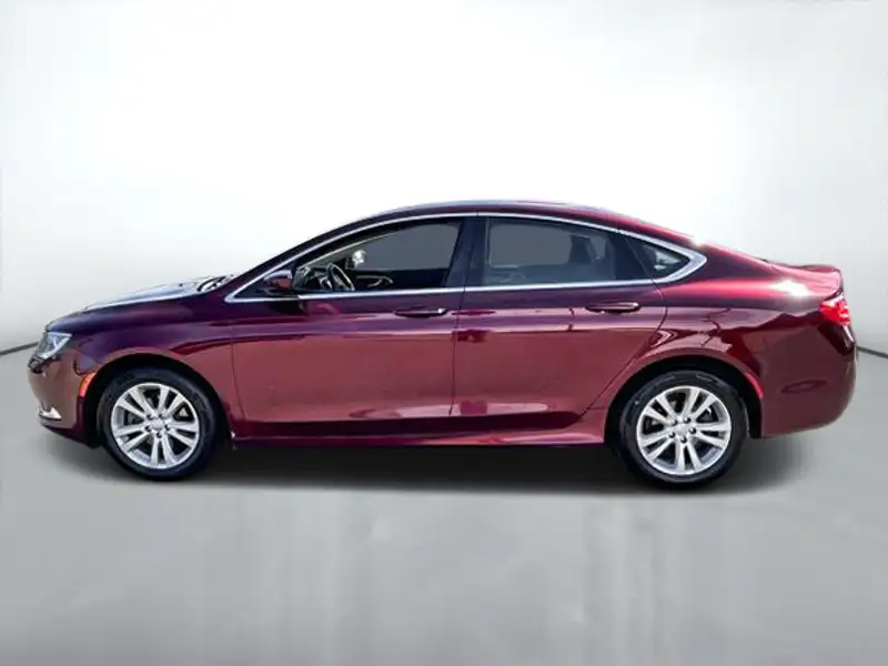 2016 Chrysler 200 LIMITED, červená, 94 399 km, dovoz Kanada — foto 4 z 12