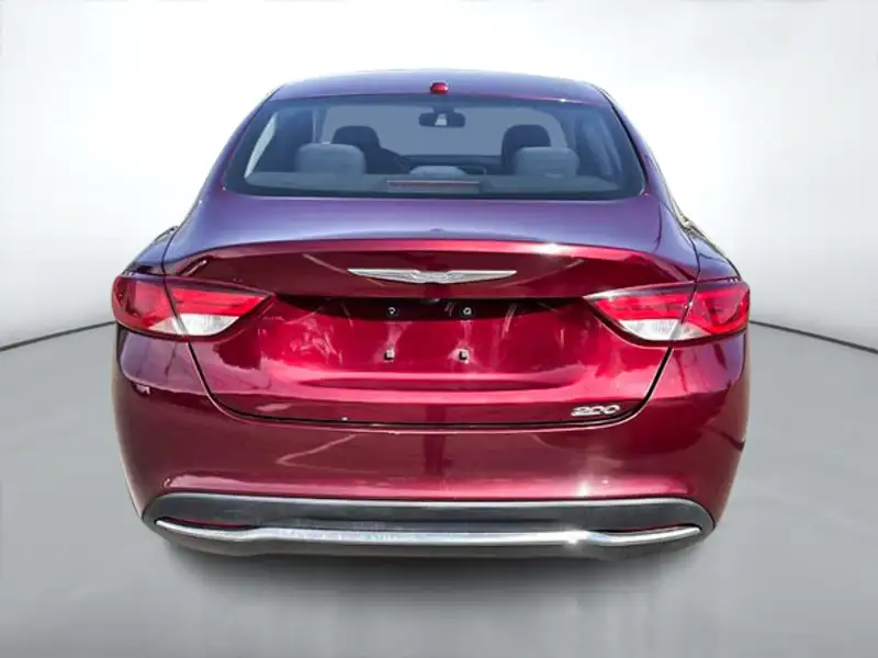 2016 Chrysler 200 LIMITED, červená, 94 399 km, dovoz Kanada — foto 6 z 12